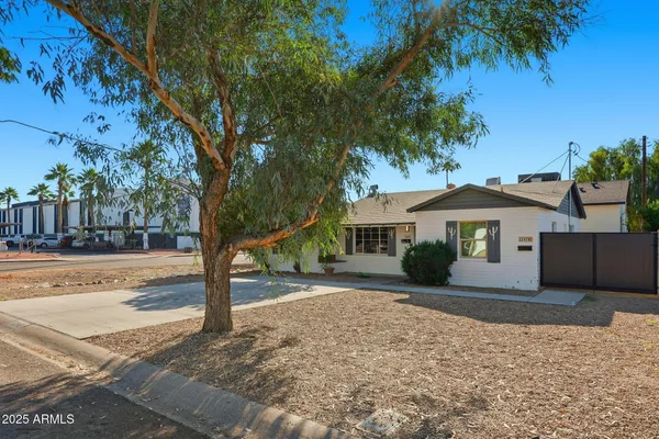 $1,895 | 2245 East Flower Street, Phoenix, AZ 85016