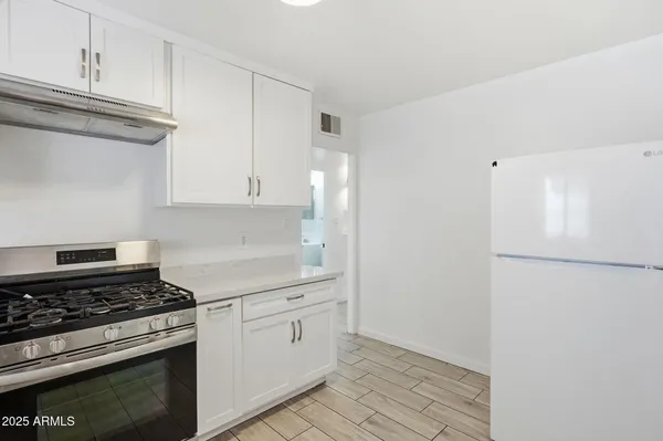 $1,895 | 2245 East Flower Street, Phoenix, AZ 85016