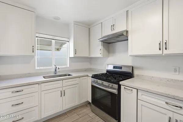 $1,895 | 2245 East Flower Street, Phoenix, AZ 85016