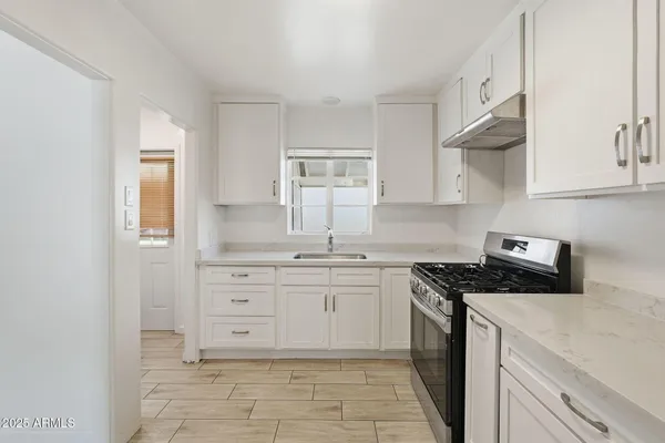 $1,895 | 2245 East Flower Street, Phoenix, AZ 85016