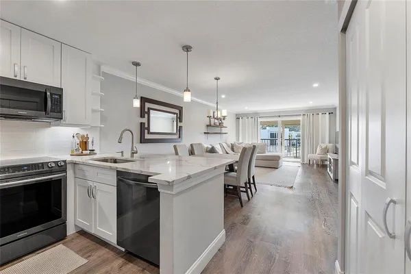 $1,800 | 4230 Deste Court, Unit 305, Lake Worth, FL 33467