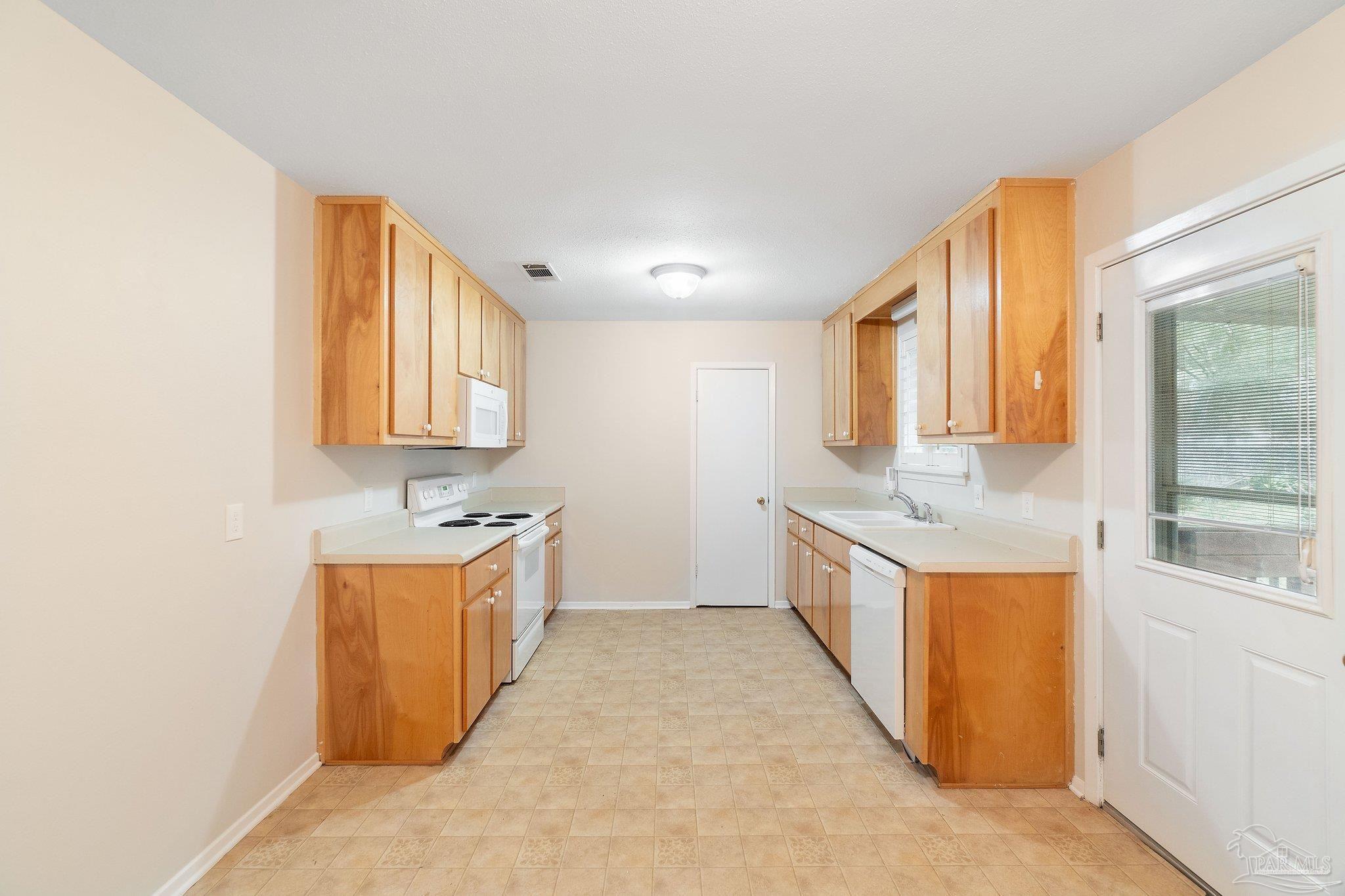 4263 Avenida San Marcus Pace, FL 32571 - Photo 12 of 34