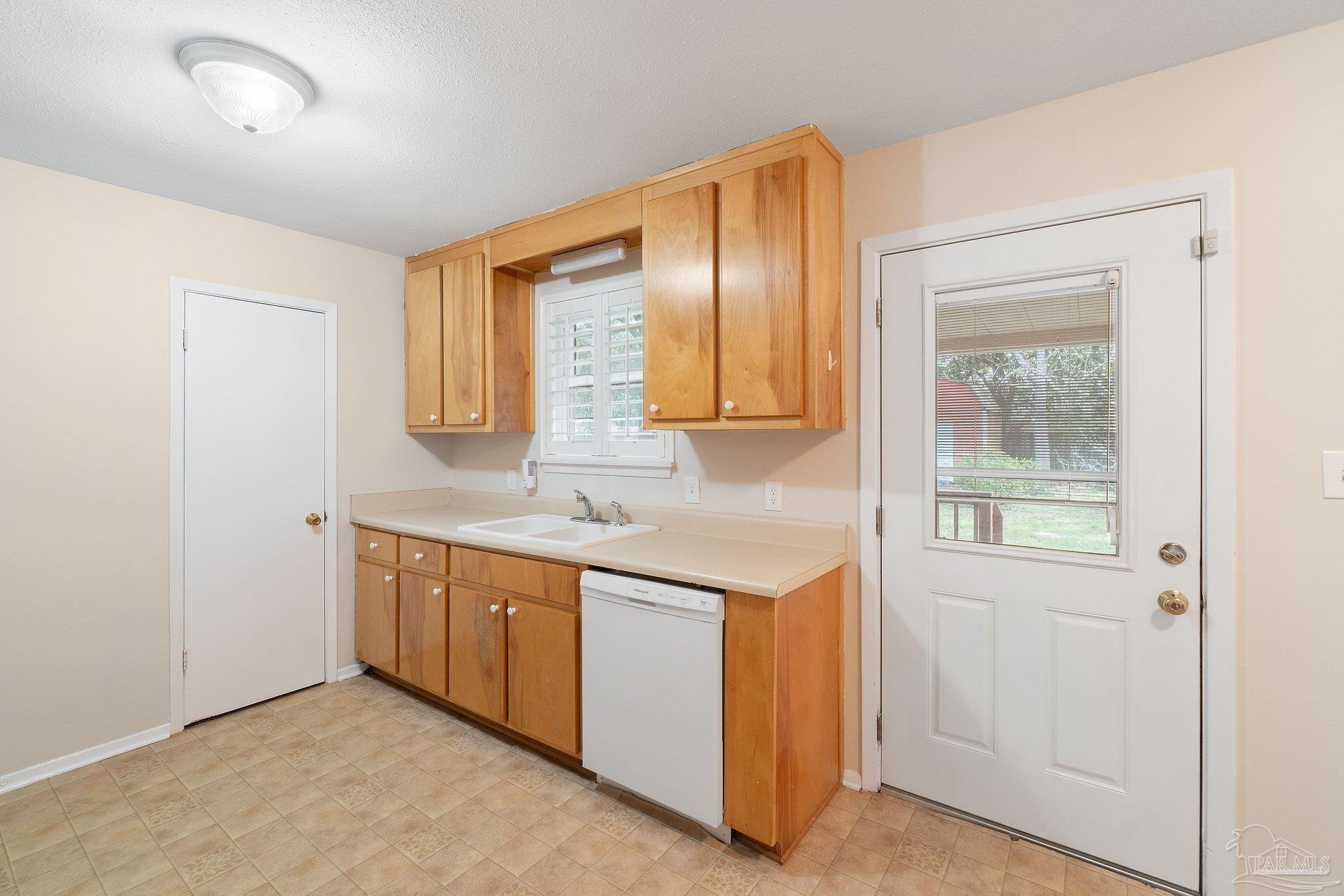 4263 Avenida San Marcus Pace, FL 32571 - Photo 14 of 34