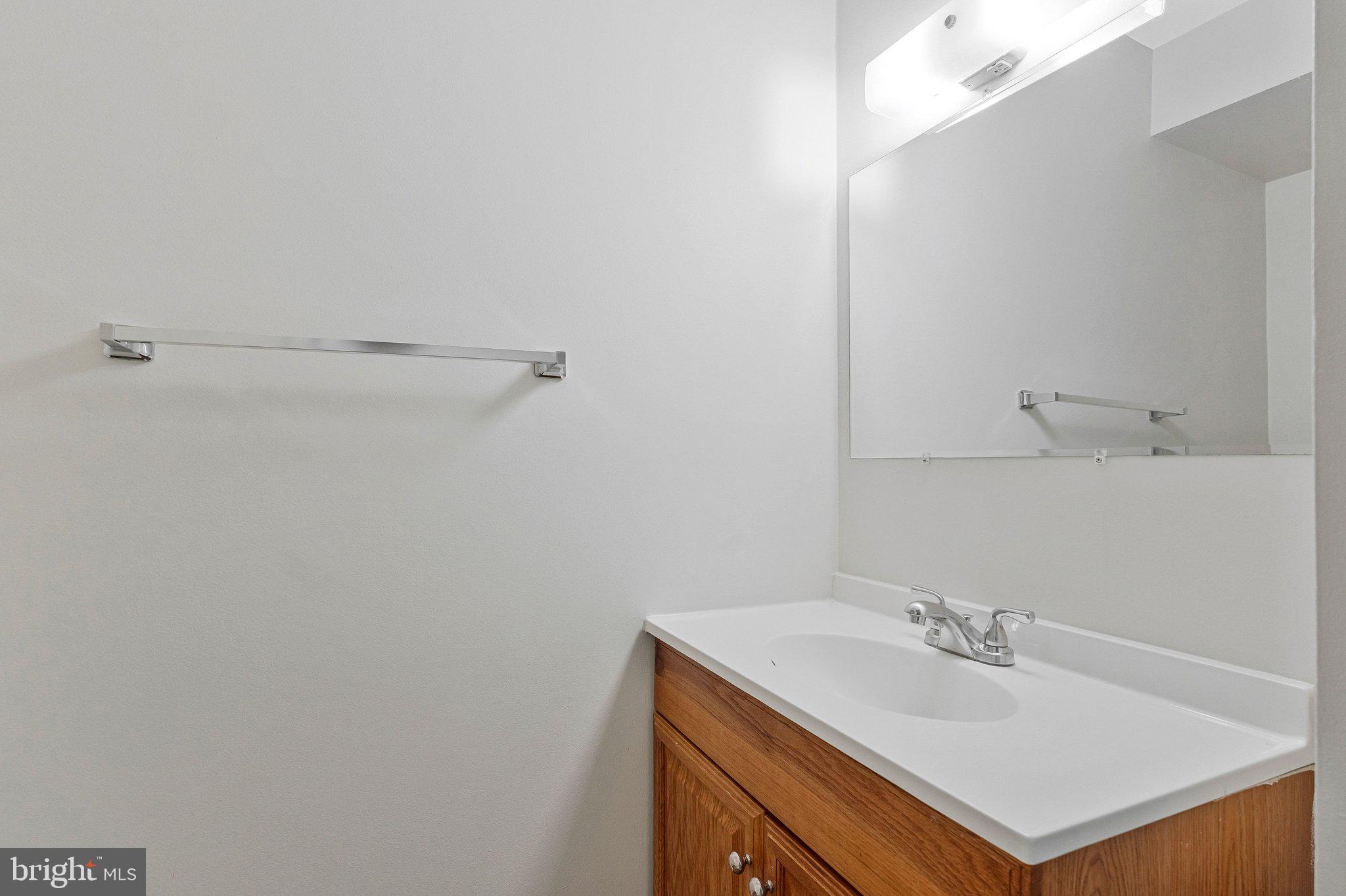 2202 Southgate Square Reston, VA 20191 - Photo 7 of 22 a bathroom with a sink and vanity