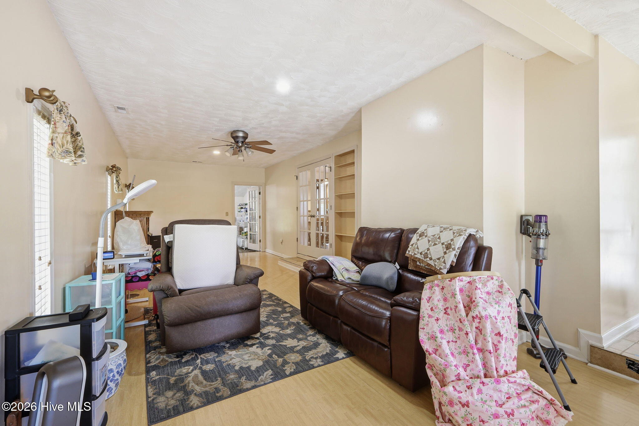 284 Laurel Road Beaufort, NC 28516 - Photo 19 of 41 Family room