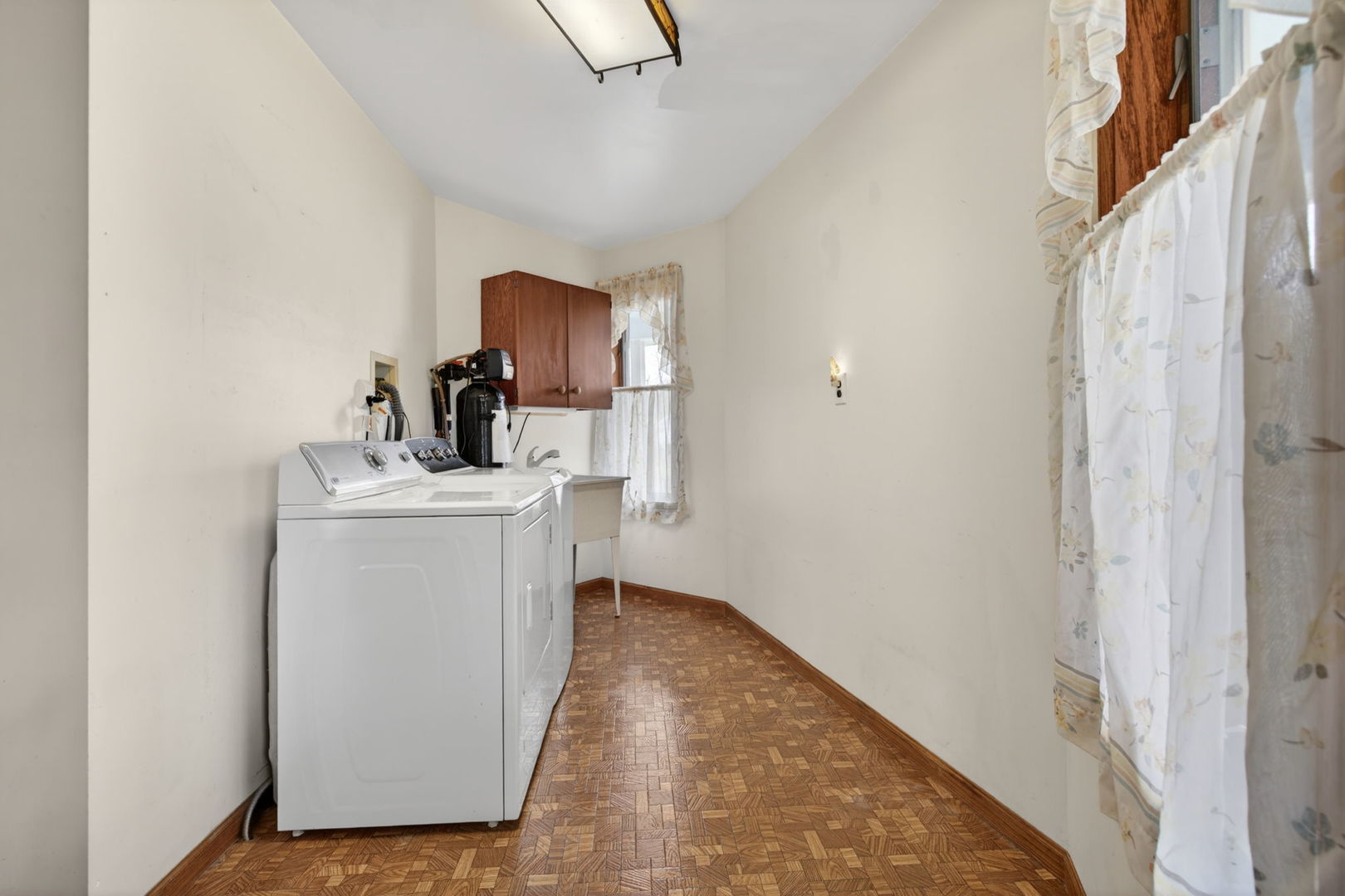 3420 Quail Court Morris, IL 60450 - Photo 13 of 53 a utility room with sink dryer and washer