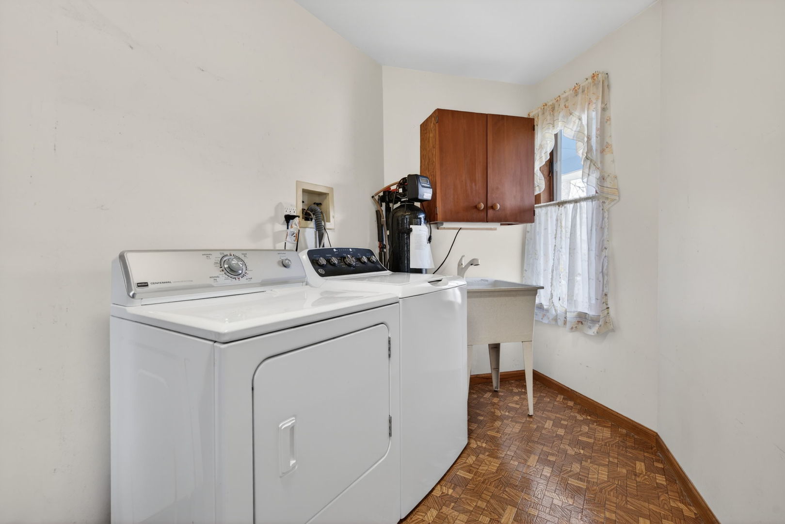 3420 Quail Court Morris, IL 60450 - Photo 15 of 53 a utility room with dryer and washer