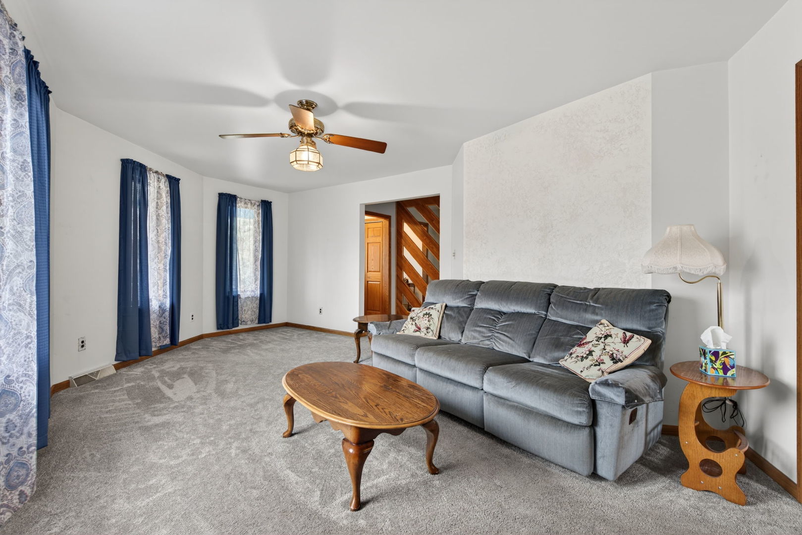 3420 Quail Court Morris, IL 60450 - Photo 4 of 53 a living room with furniture and a chandelier