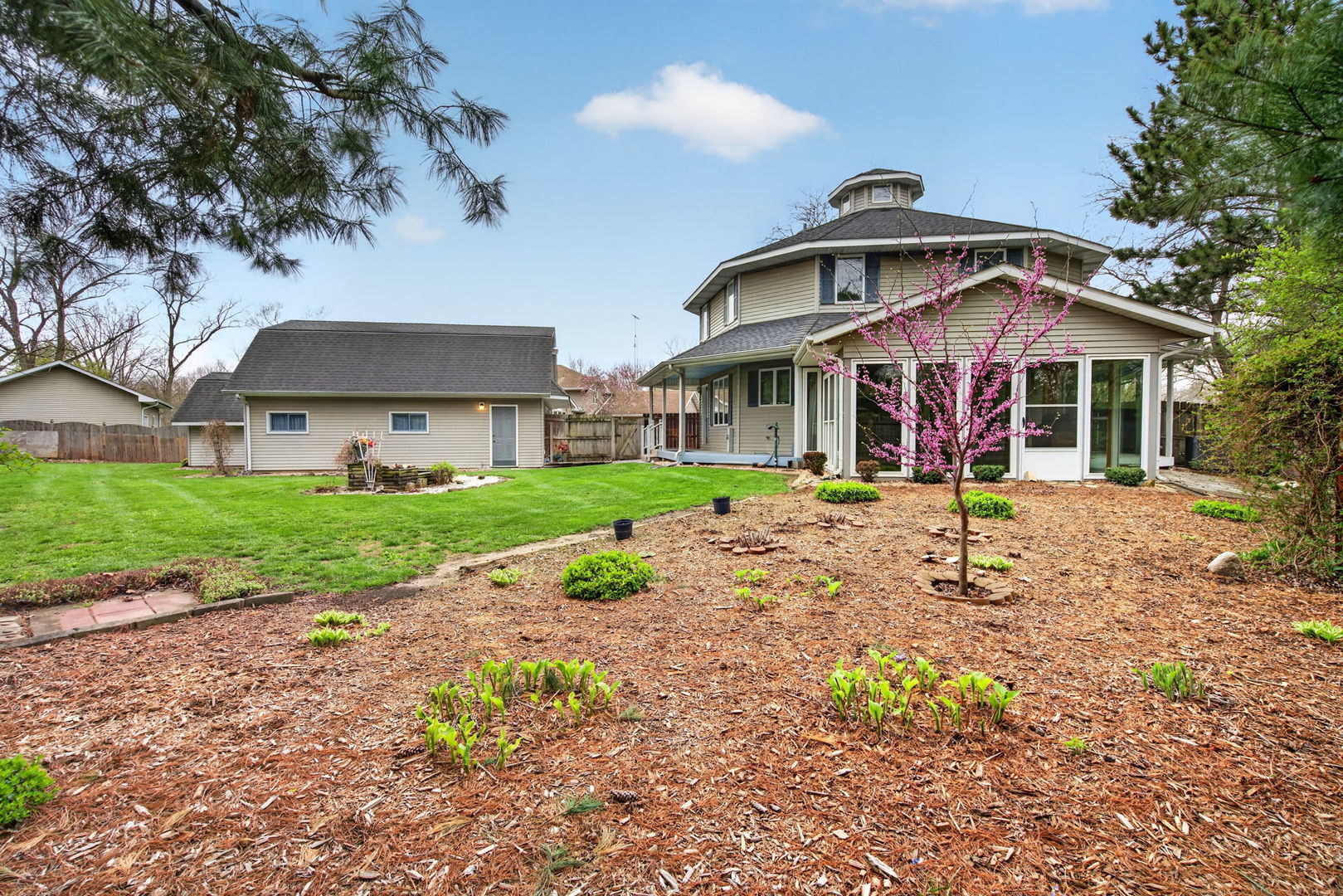 3420 Quail Court Morris, IL 60450 - Photo 41 of 53 a front view of a house with a yard