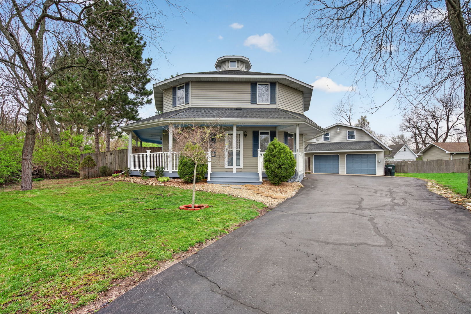 3420 Quail Court Morris, IL 60450 - Photo 50 of 53 a front view of a house with a garden