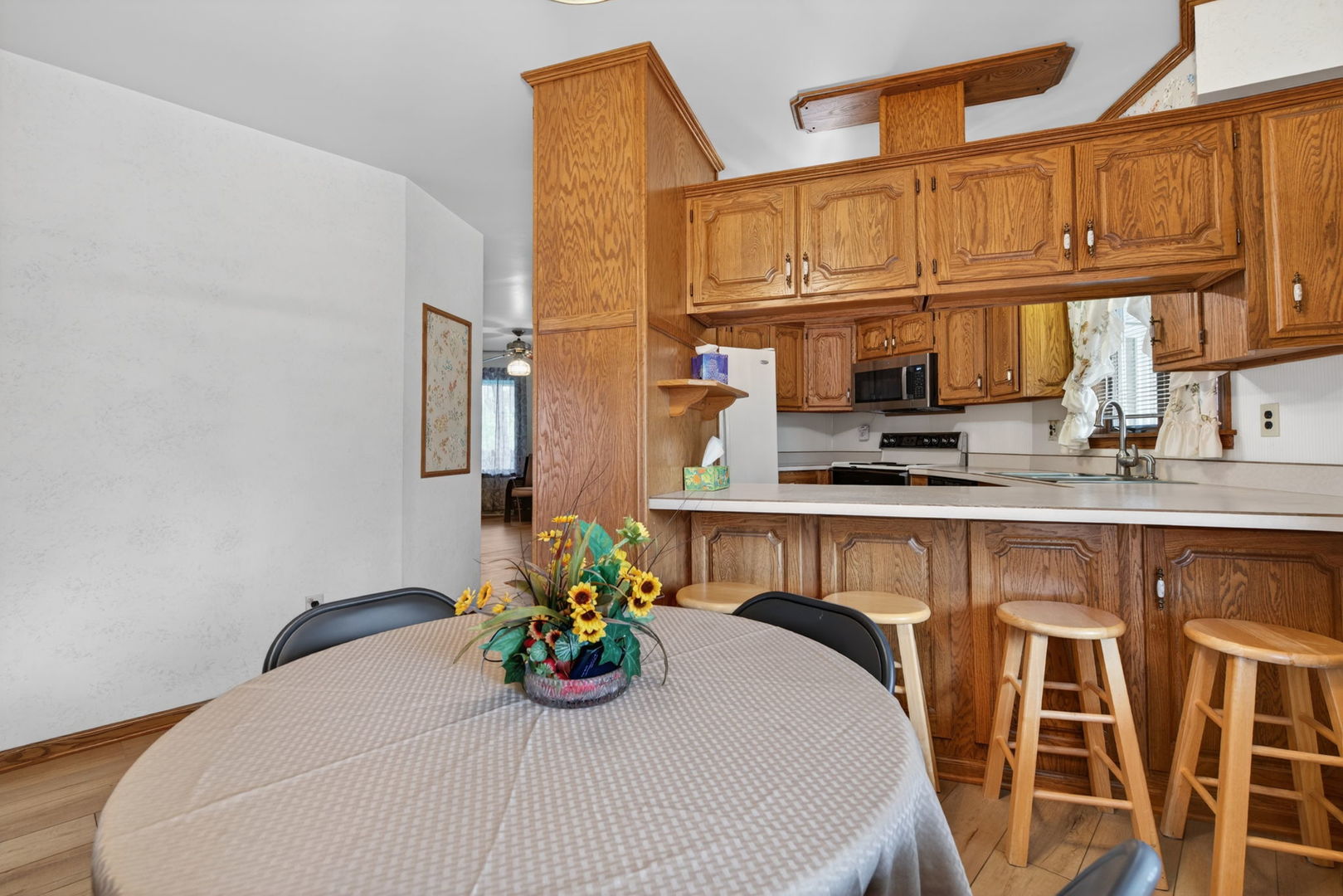 3420 Quail Court Morris, IL 60450 - Photo 8 of 53 a view of a dining room with furniture