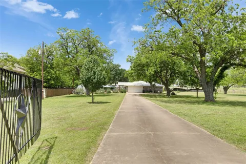 $595,000 | 240 2-Mile Lane, Smithville, TX 78957