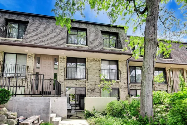 $329,500 | 1714 Northfield Square, Unit B, Northfield, IL 60093