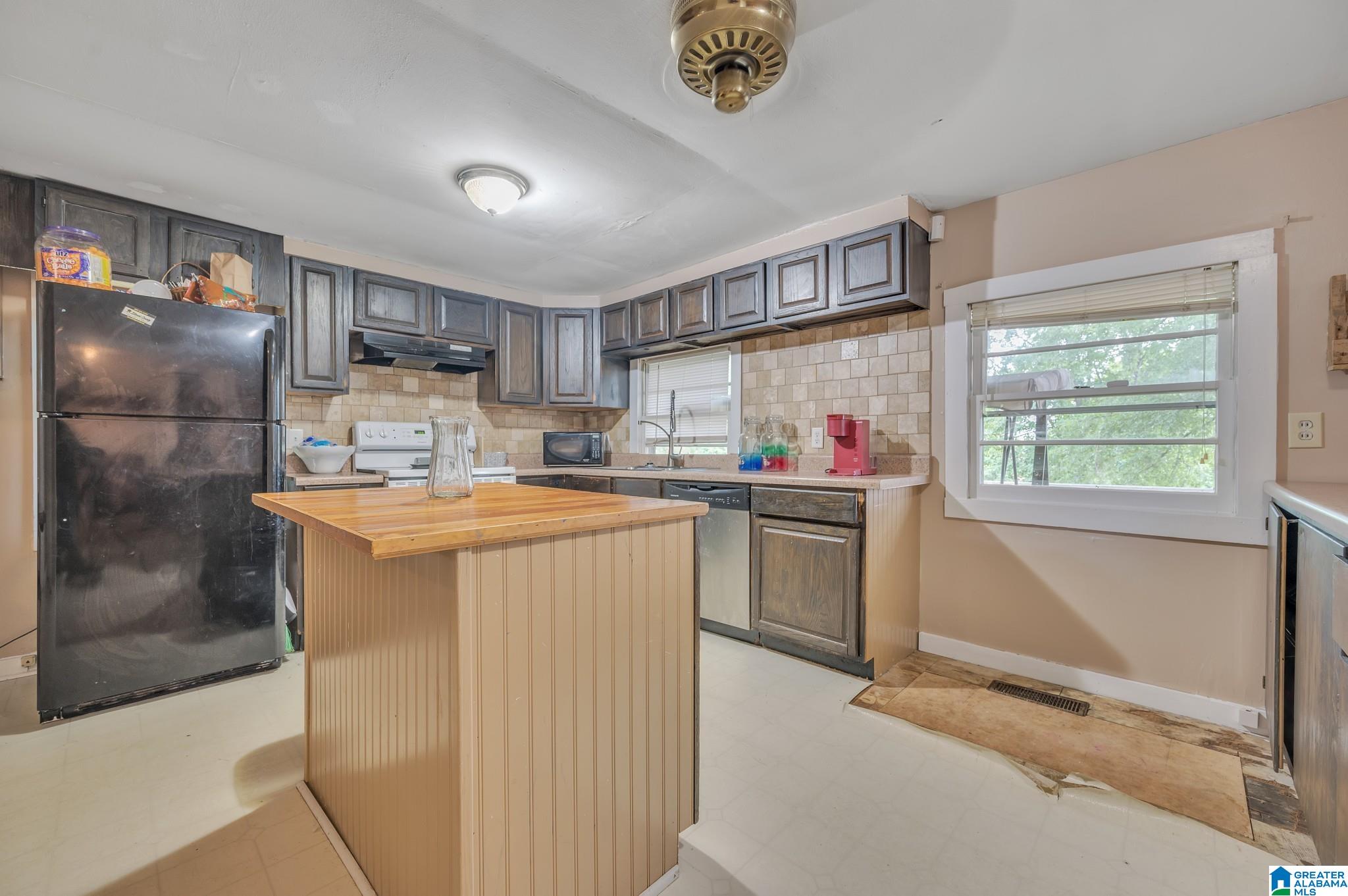 704 Alpine Street Oneonta, AL 35121 - Photo 8 of 28