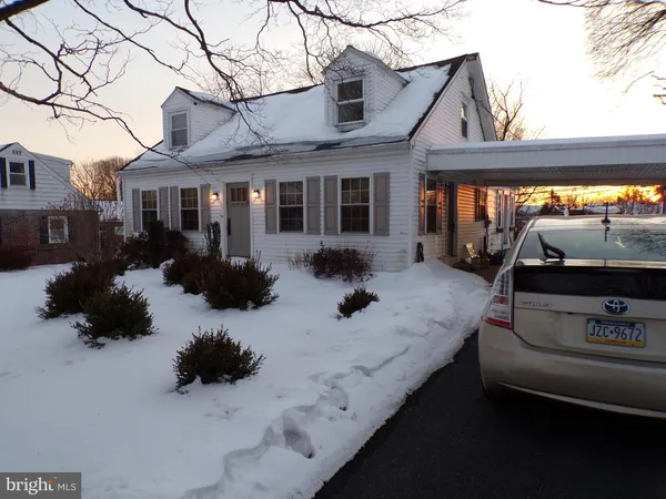 a view of a house with a yard patio