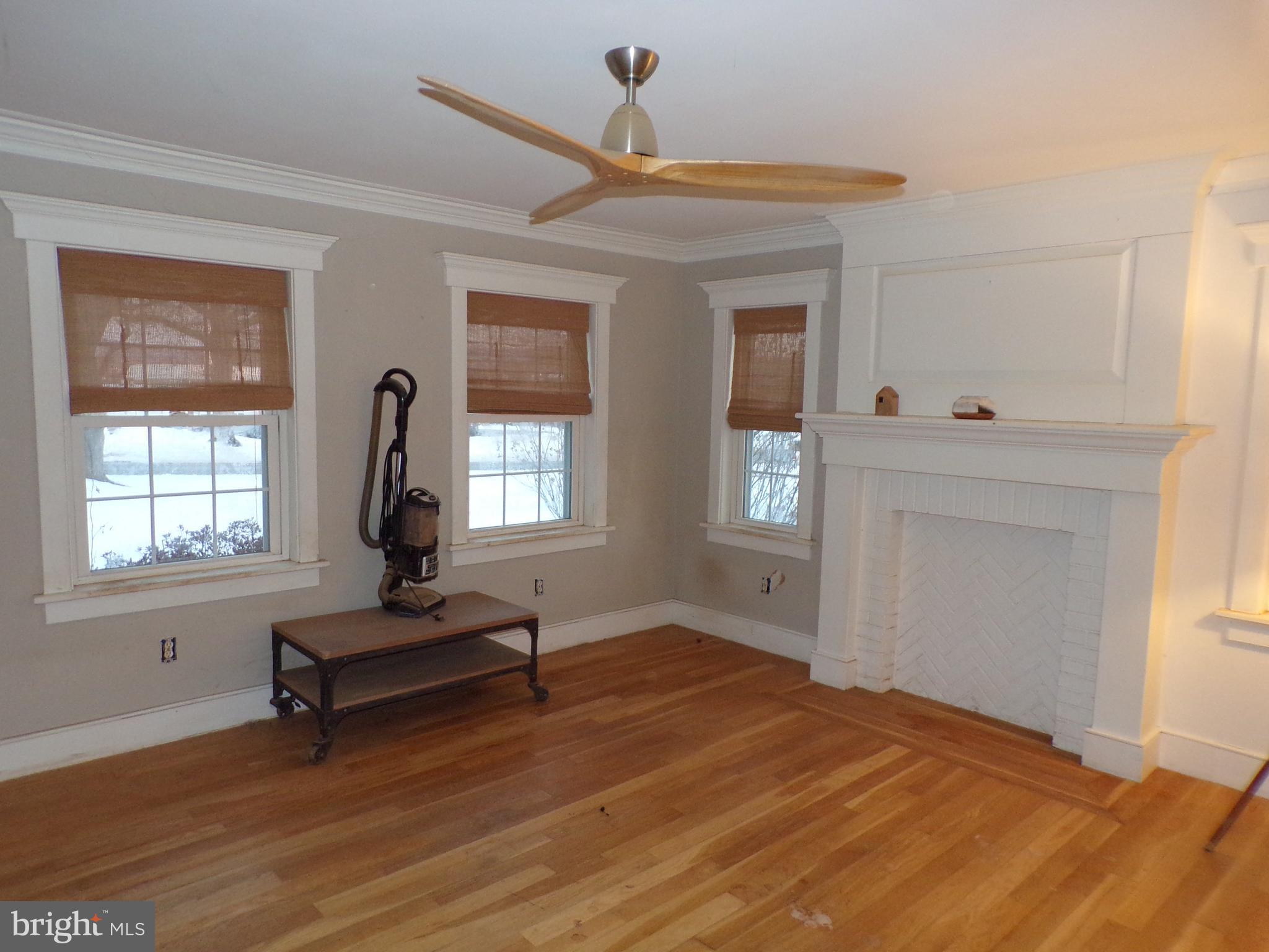 3316 Stoudts Ferry Bridge Road Reading, PA 19605 - Photo 5 of 18 a bedroom with a bed and a window