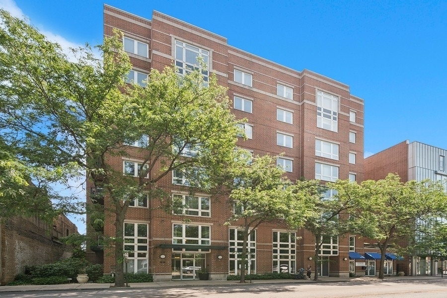 811 Chicago Avenue, Unit 308 Evanston, IL 60202 - Photo 1 of 18 a view of a tall building next to a road