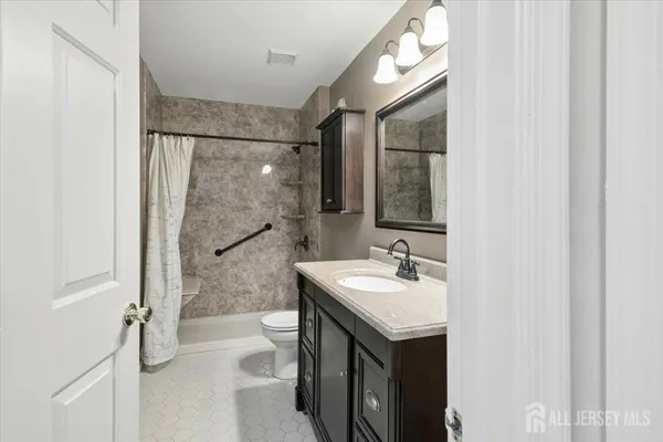 $965,000 | 15 Congress Lane, South River, NJ 08882