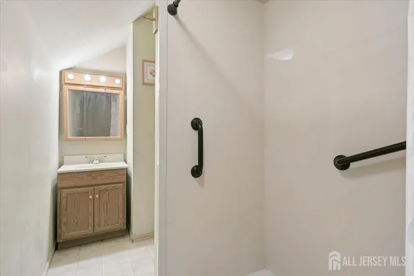 $965,000 | 15 Congress Lane, South River, NJ 08882