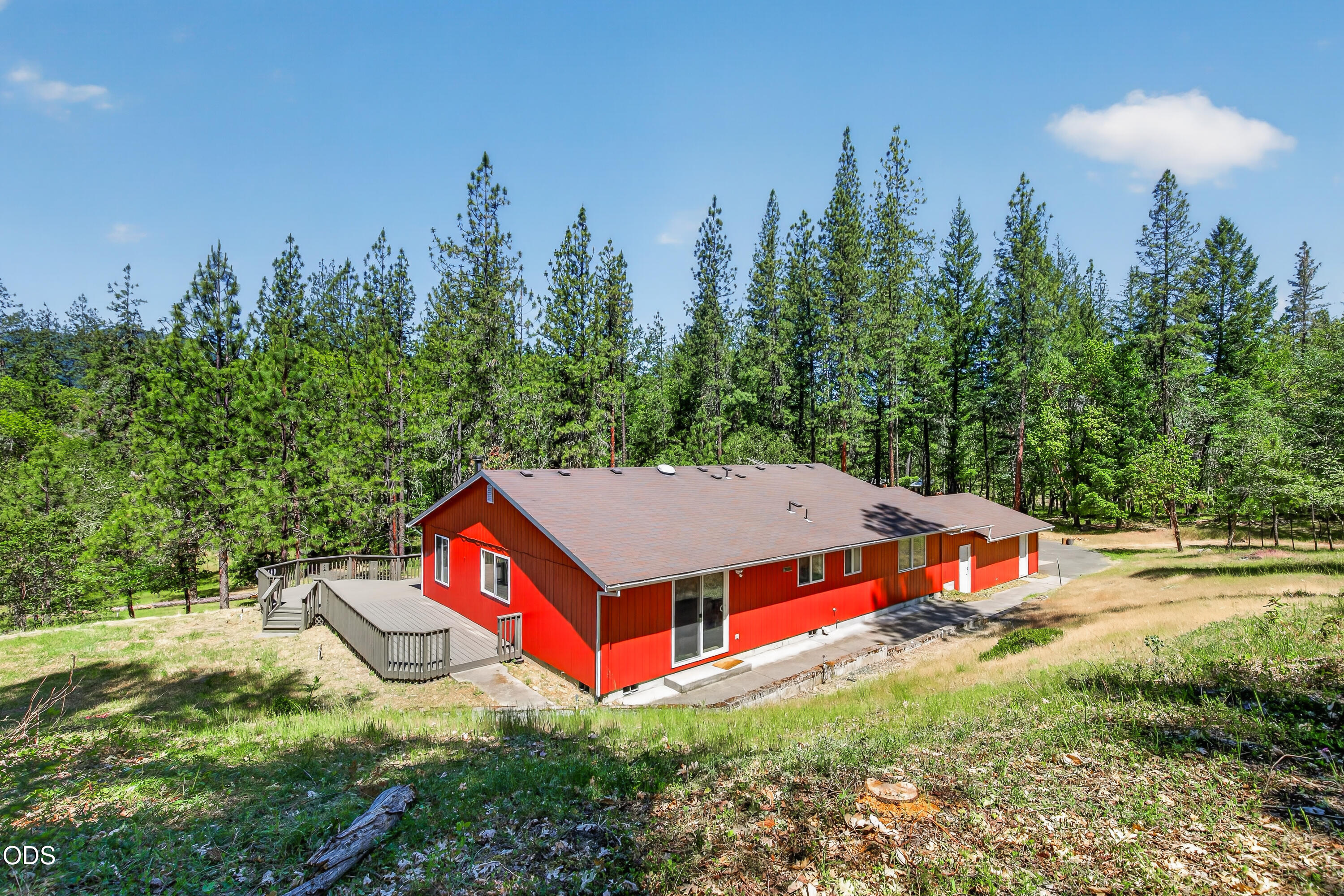 2850 East Evans Creek Road Rogue River, OR 97537 - Photo 4 of 43