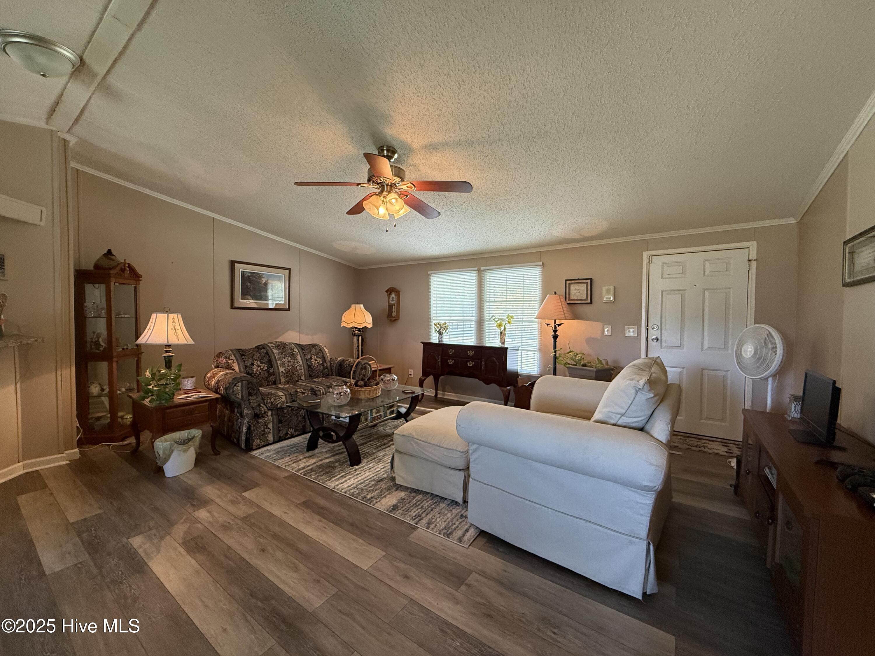 274 Norris Road Swansboro, NC 28584 - Photo 19 of 58 Living Room