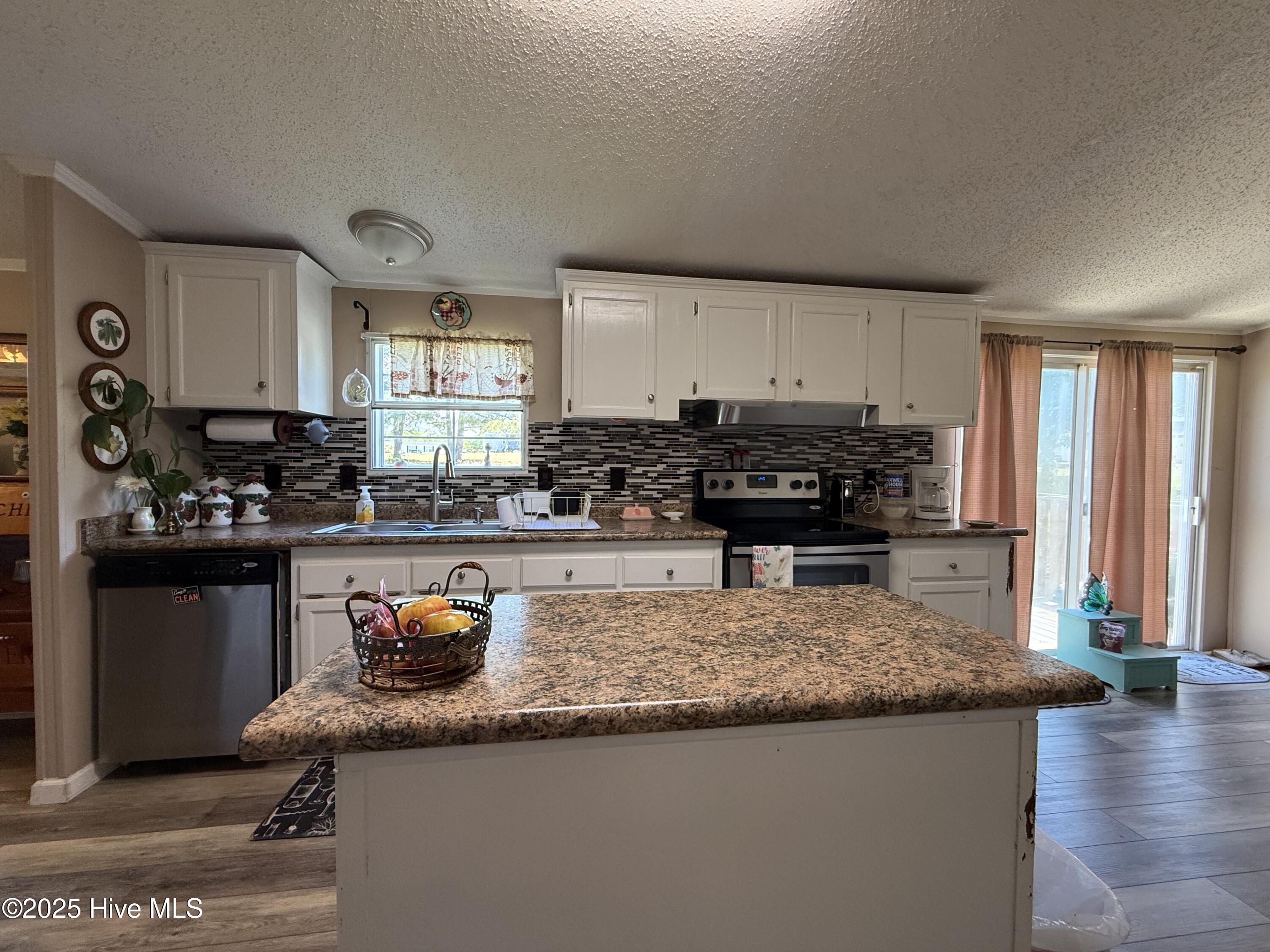 274 Norris Road Swansboro, NC 28584 - Photo 25 of 58 Kitchen