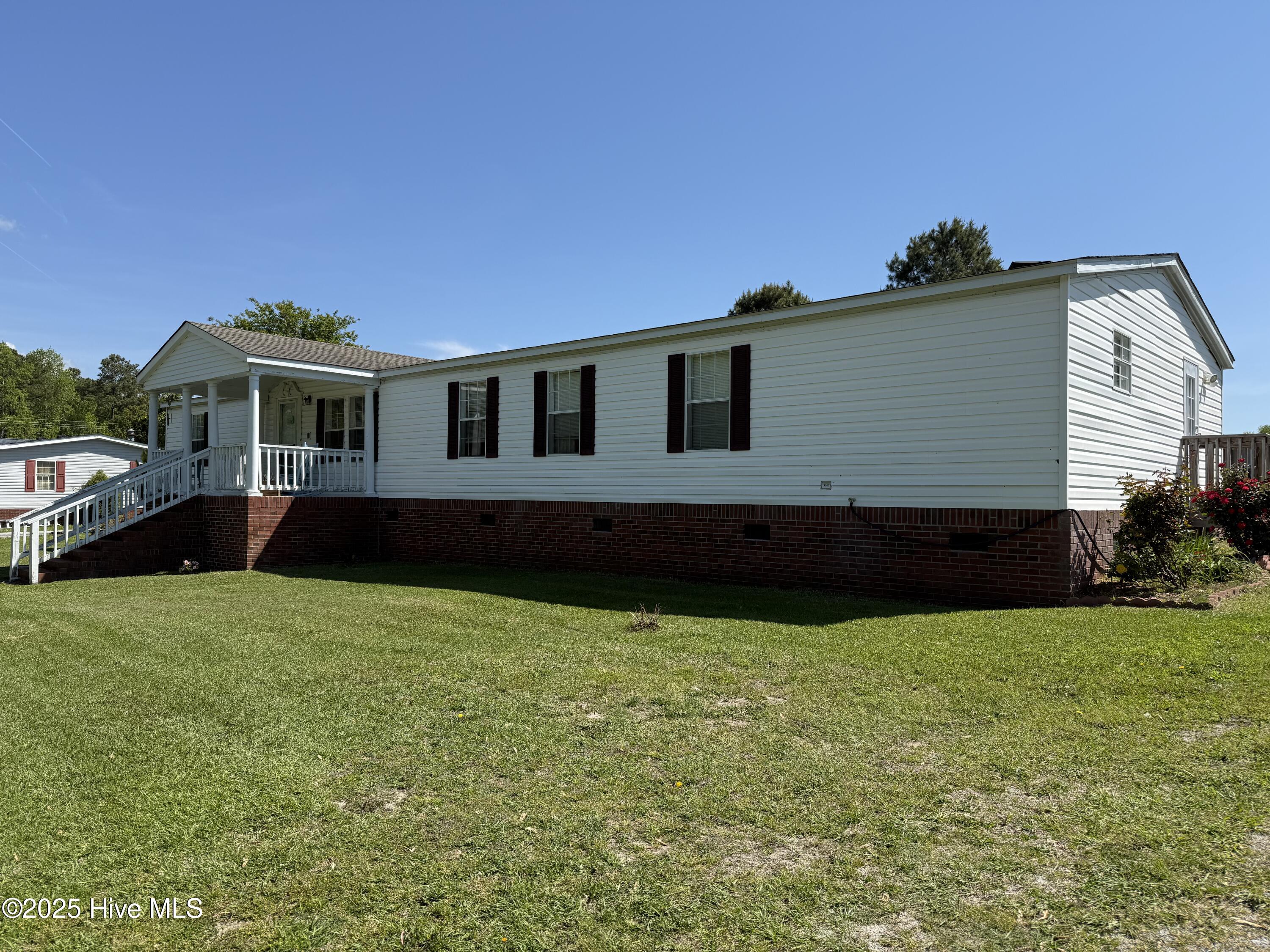 274 Norris Road Swansboro, NC 28584 - Photo 6 of 58 Front View
