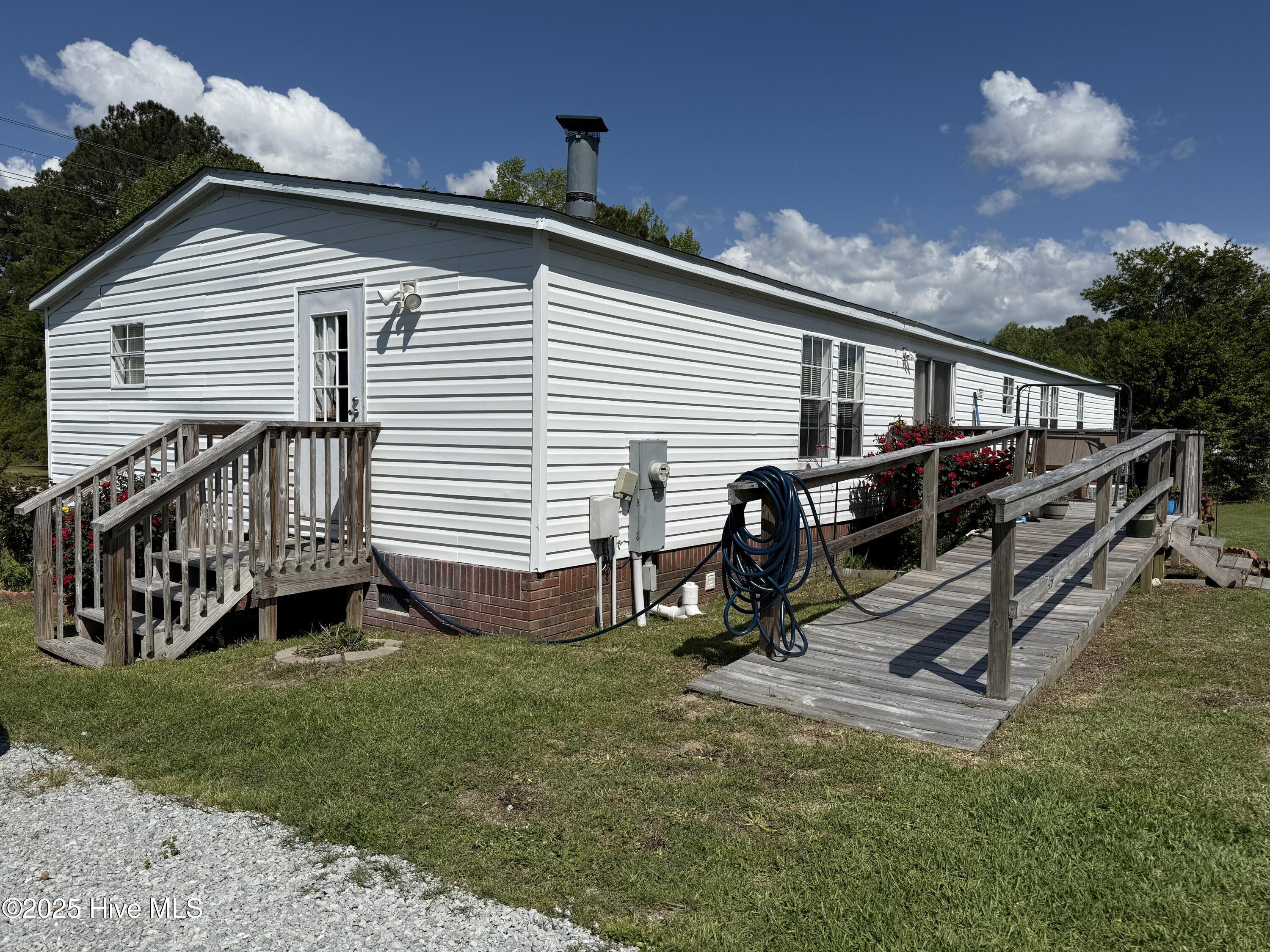274 Norris Road Swansboro, NC 28584 - Photo 8 of 58 Side / Rear Entrance