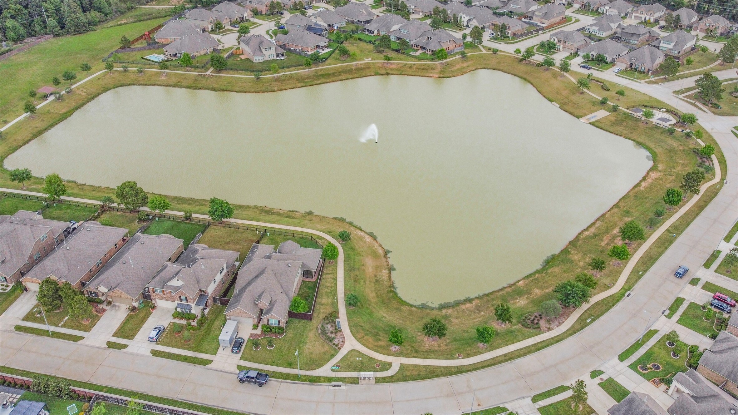 9651 Thimbleweed Drive Spring, TX 77379 - Photo 2 of 43