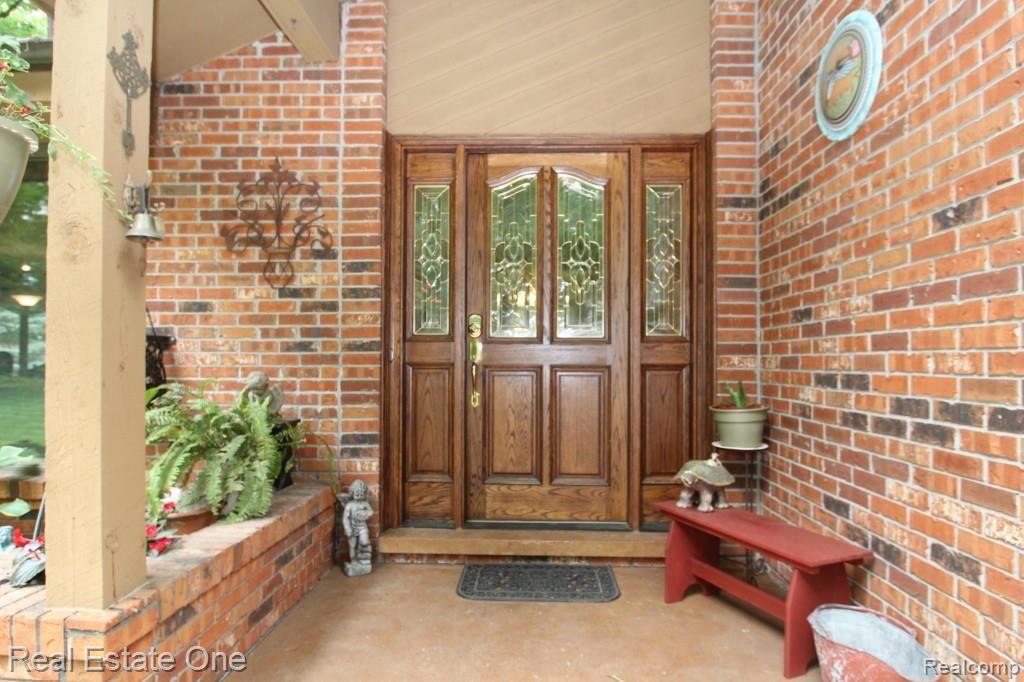 4344 Fenton Road Hartland, MI 48353 - Photo 3 of 53 IMG_7175.jpg