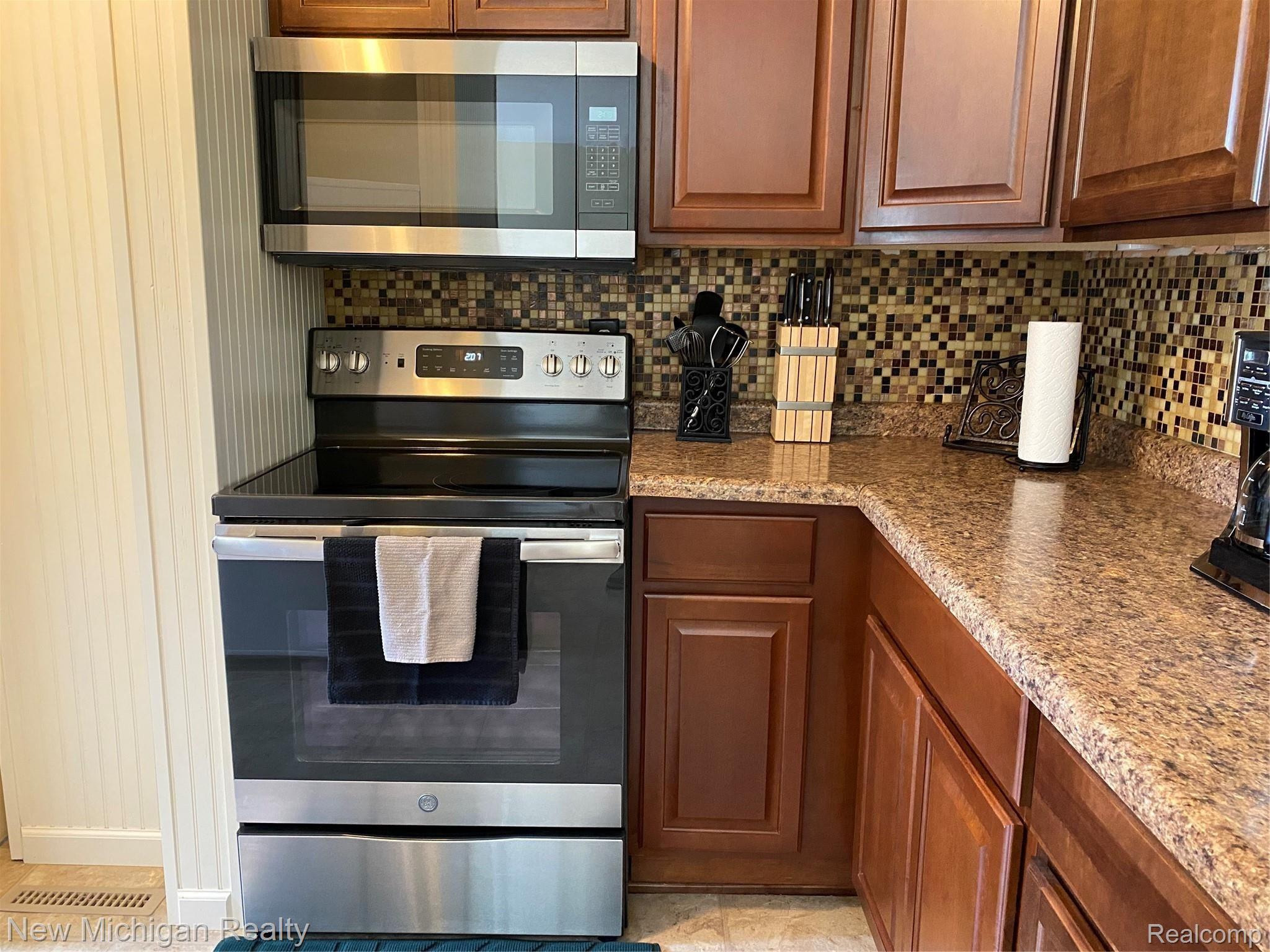 7201 Baldwin Road Swartz Creek, MI 48473 - Photo 4 of 23 04 Kitchen.jpeg
