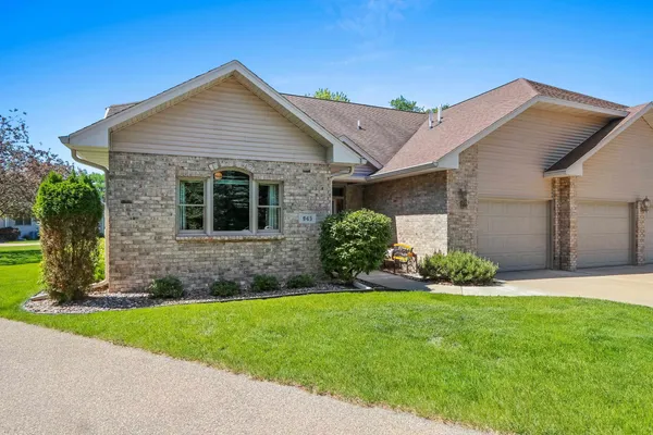 $559,900 | 945 Brighton Drive, Menasha, WI 54952
