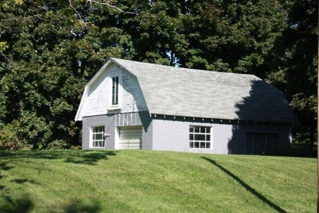 3553 O'Brien Road Southwest Grand Rapids, MI 49534 - Photo 3 of 15 Extra Storage Area!