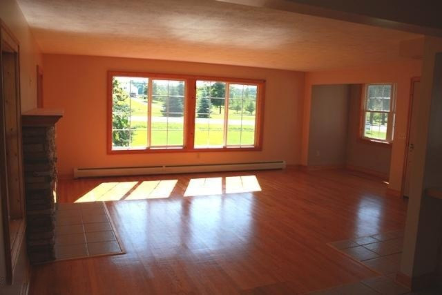 3553 O'Brien Road Southwest Grand Rapids, MI 49534 - Photo 4 of 15 Mainfloor Living Room