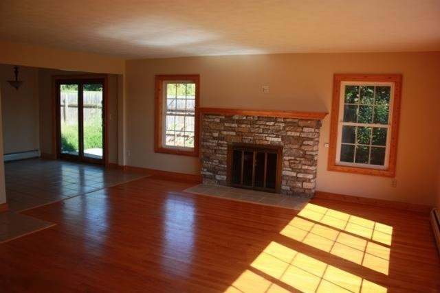 3553 O'Brien Road Southwest Grand Rapids, MI 49534 - Photo 5 of 15 FIreplace in Living Room