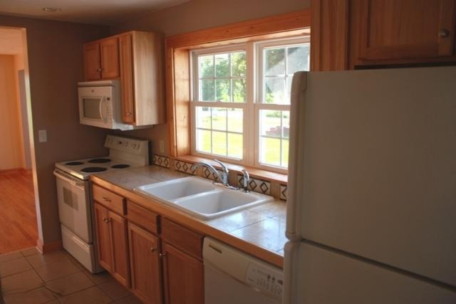 3553 O'Brien Road Southwest Grand Rapids, MI 49534 - Photo 9 of 15 Kitchen