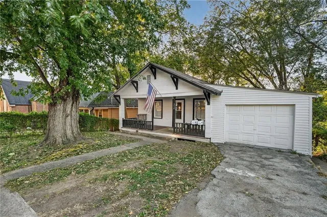 $185,000 | 572 South Crescent Avenue, Independence, MO 64053