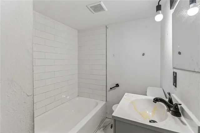 $185,000 | 572 South Crescent Avenue, Independence, MO 64053