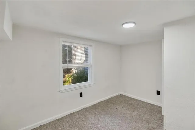 $185,000 | 572 South Crescent Avenue, Independence, MO 64053