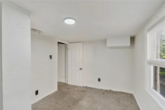 $185,000 | 572 South Crescent Avenue, Independence, MO 64053