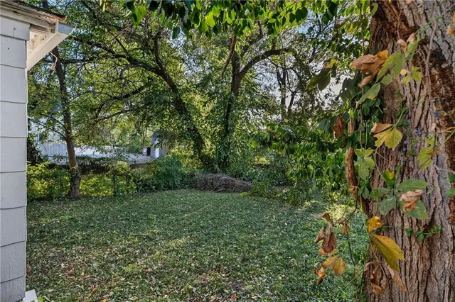 $185,000 | 572 South Crescent Avenue, Independence, MO 64053