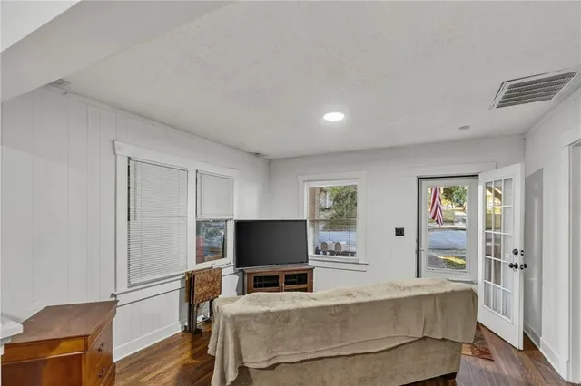 $185,000 | 572 South Crescent Avenue, Independence, MO 64053