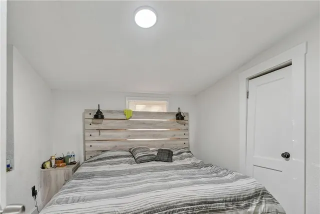 $185,000 | 572 South Crescent Avenue, Independence, MO 64053