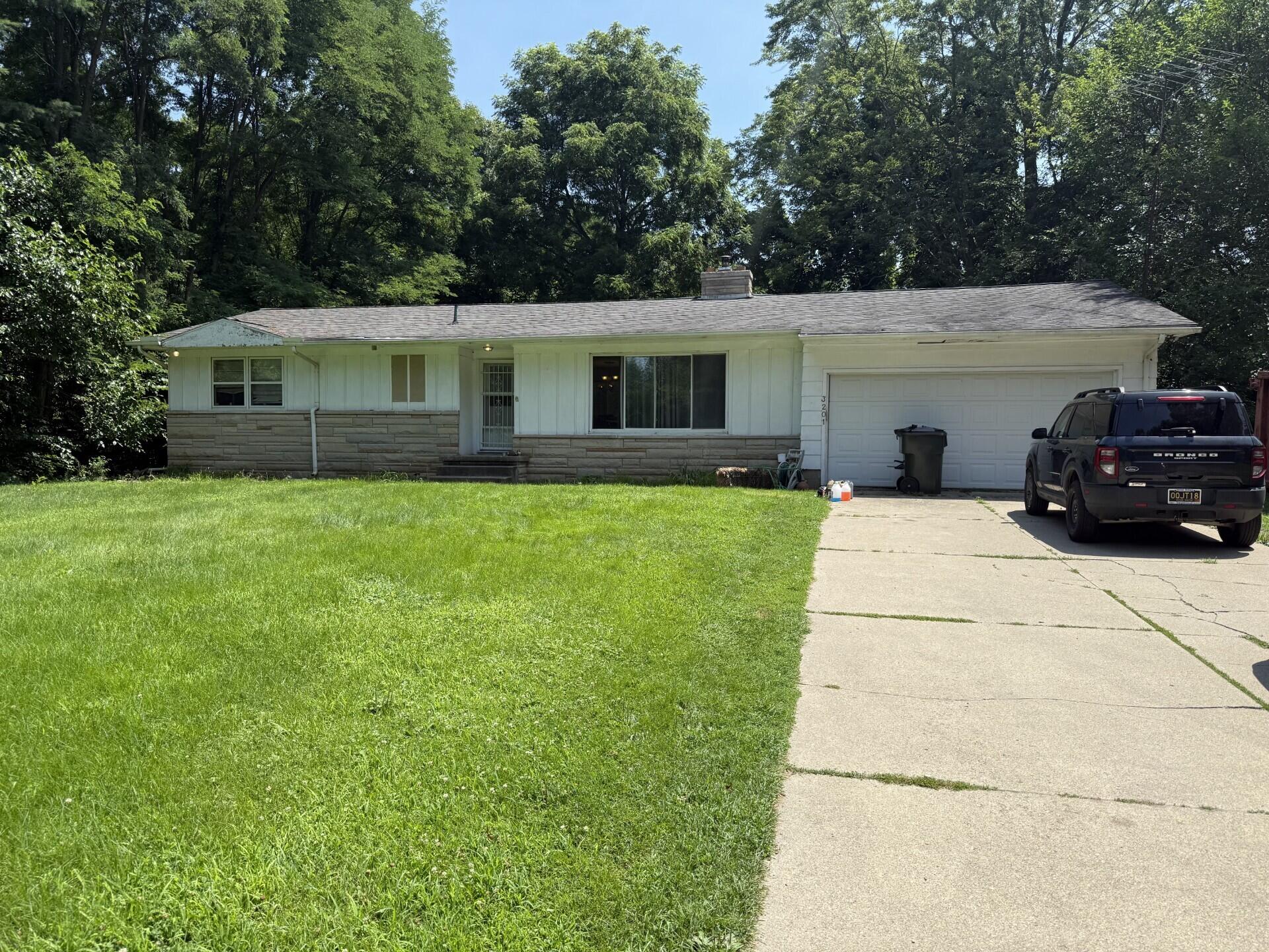 3201 South Meridian Road Jackson, MI 49203 - Photo 1 of 13 Mer front main