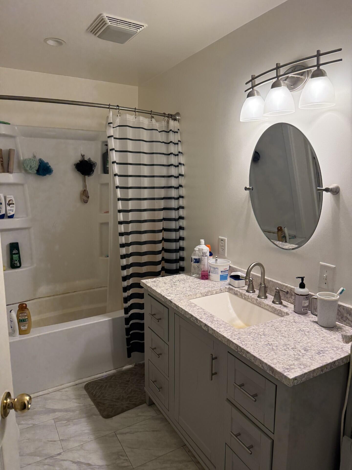 3201 South Meridian Road Jackson, MI 49203 - Photo 13 of 13 Mer Bath