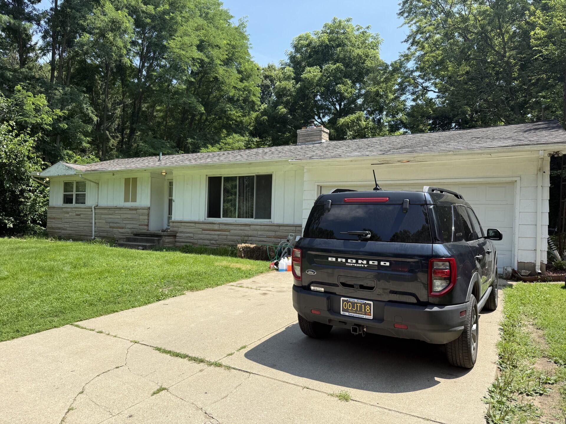 3201 South Meridian Road Jackson, MI 49203 - Photo 2 of 13 Mer front 2