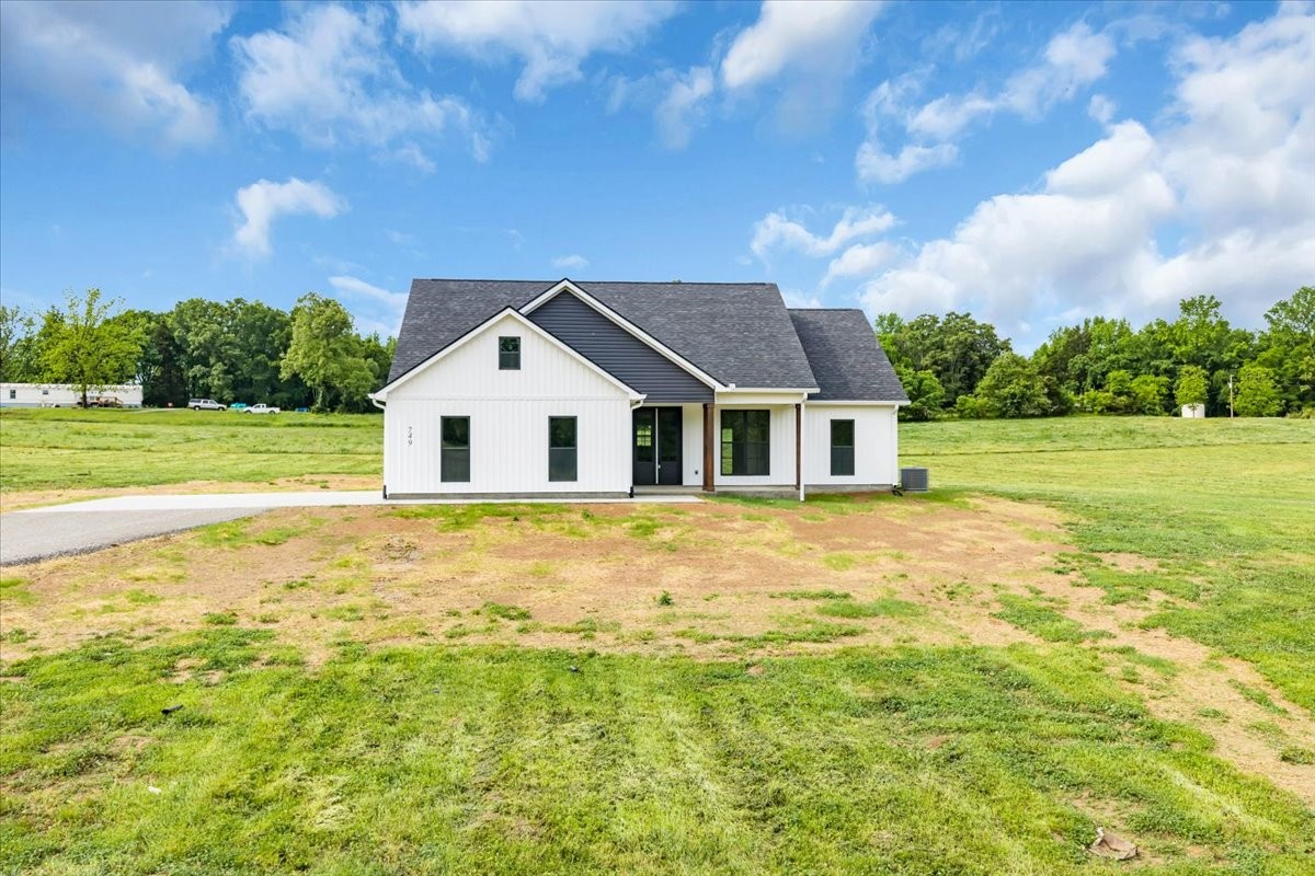 749 Edd Ramsey Road McMinnville, TN 37110 - Photo 2 of 40 a view of a yard in front of house