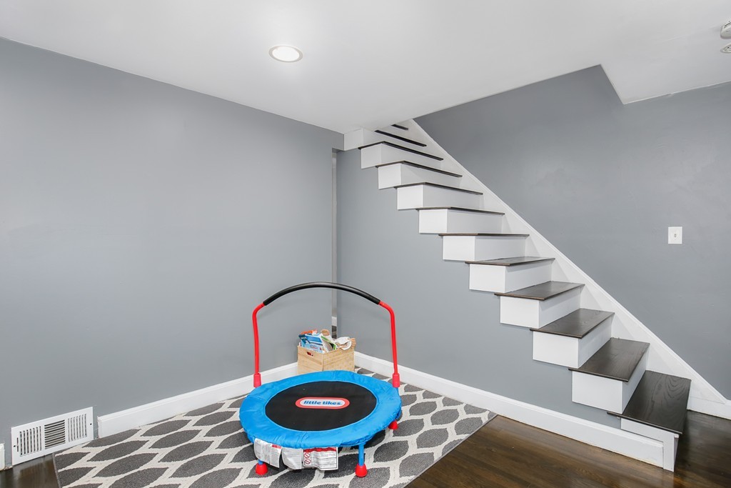 4 Westview Road Lynn, MA 01902 - Photo 8 of 18 Gallery Image 8