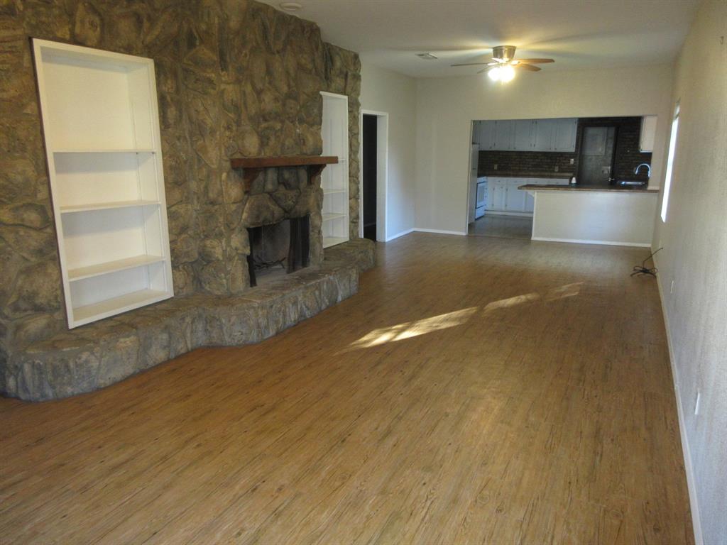 1021 Scarpengo Road Shreveport, LA 71107 - Photo 2 of 22 a view of kitchen and living room