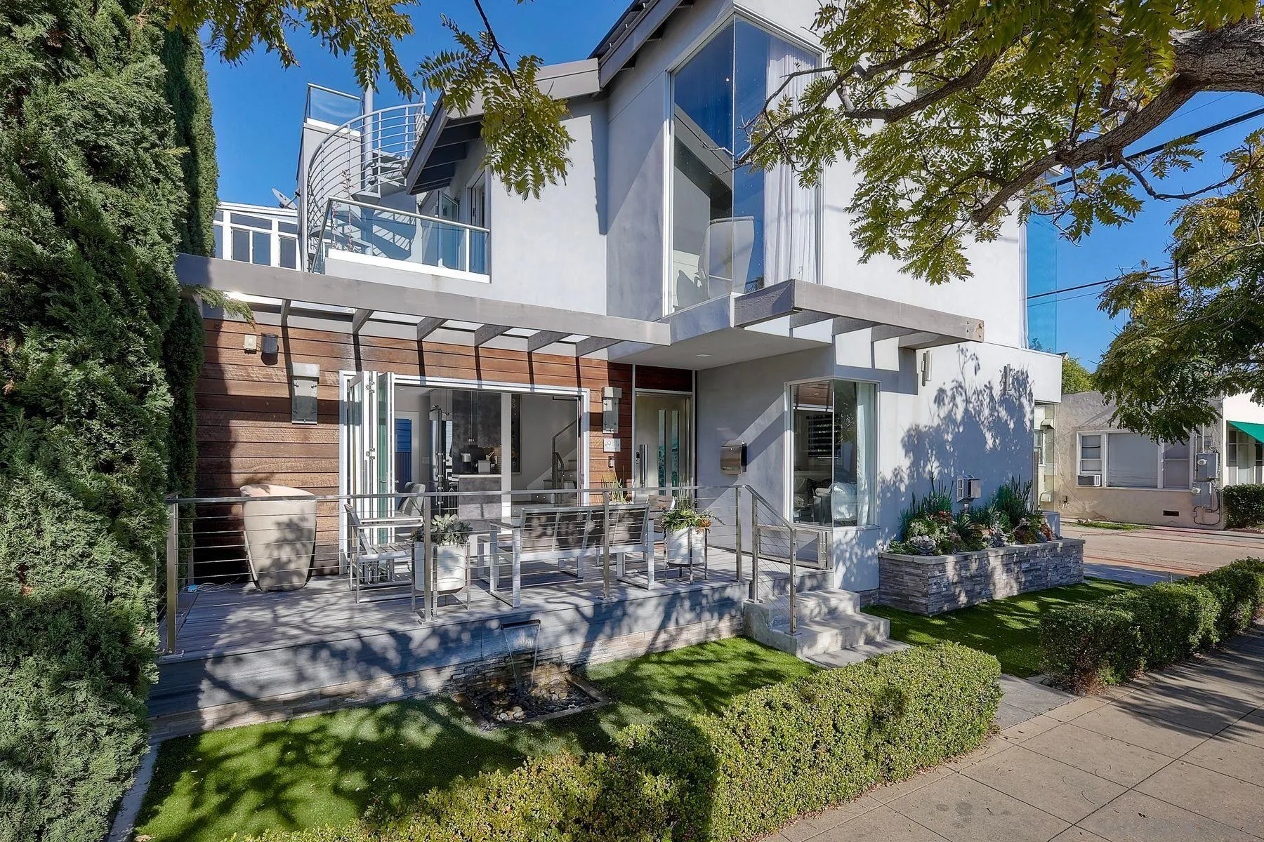 911 9th Street Coronado, CA 92118 - Photo 2 of 35 a front view of a house with garden